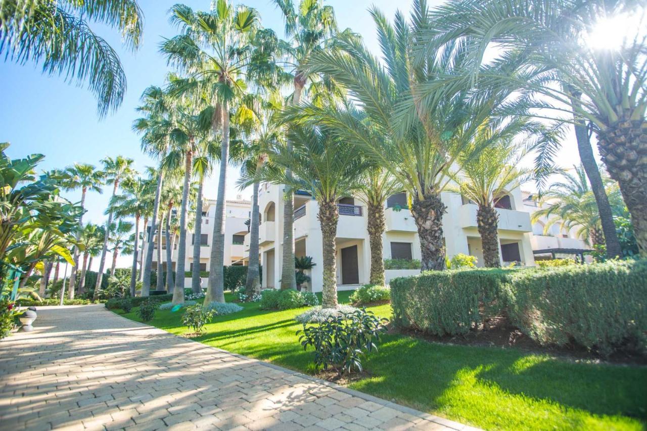 Modern & Peaceful 2br W/parking - Medina Banus Appartement